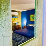 Sisuites Бари