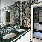 Sisuites Бари