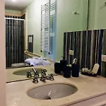 Sisuites Бари