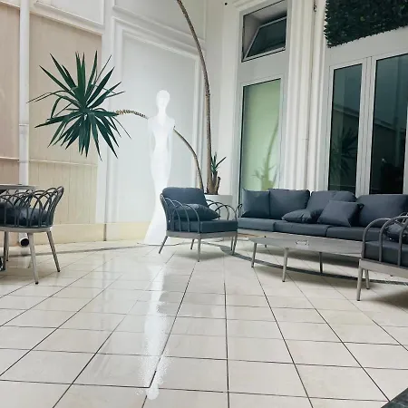 Sisuites Couette-café Bari